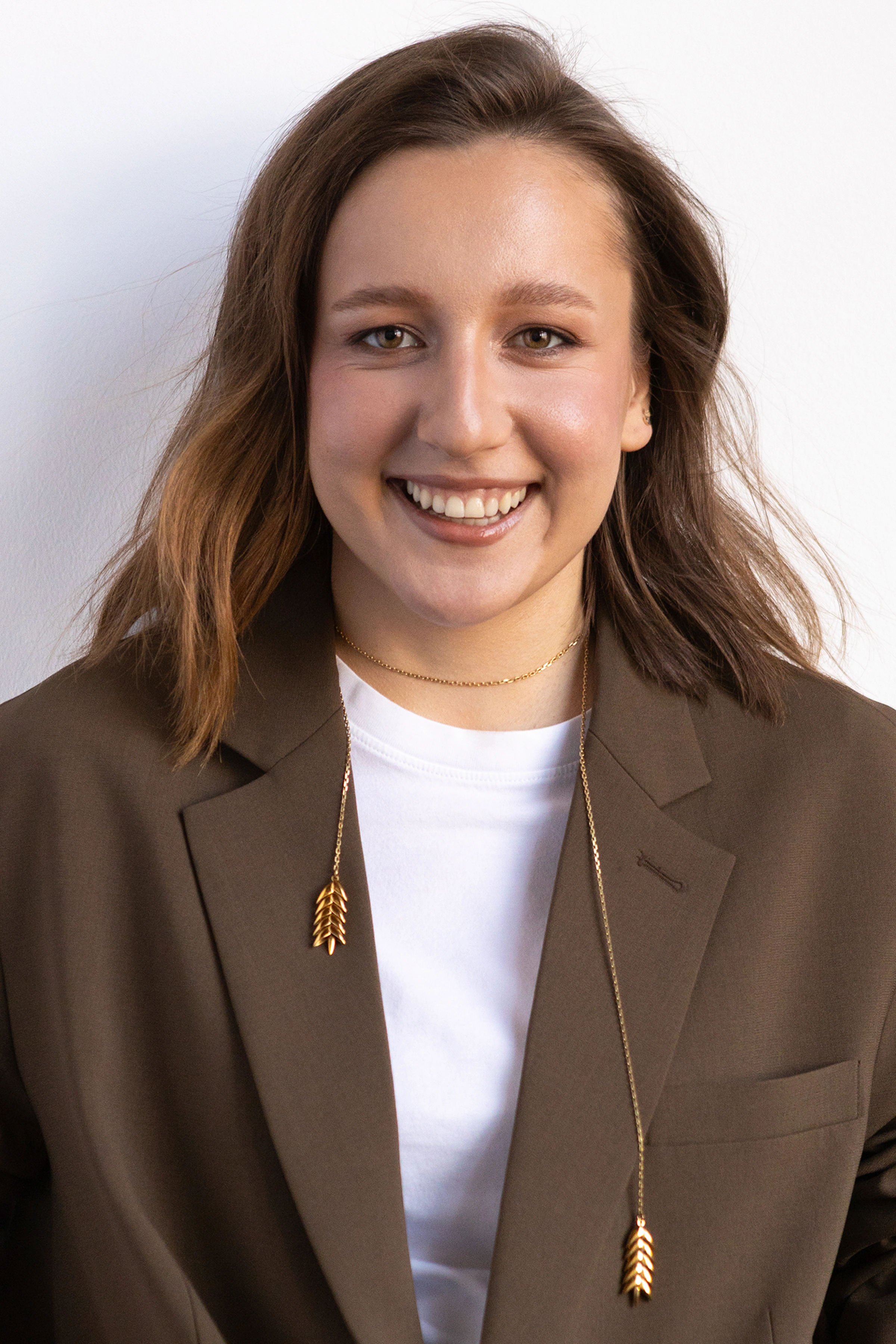 She Is Art AirTouch hair coloring by Hanna